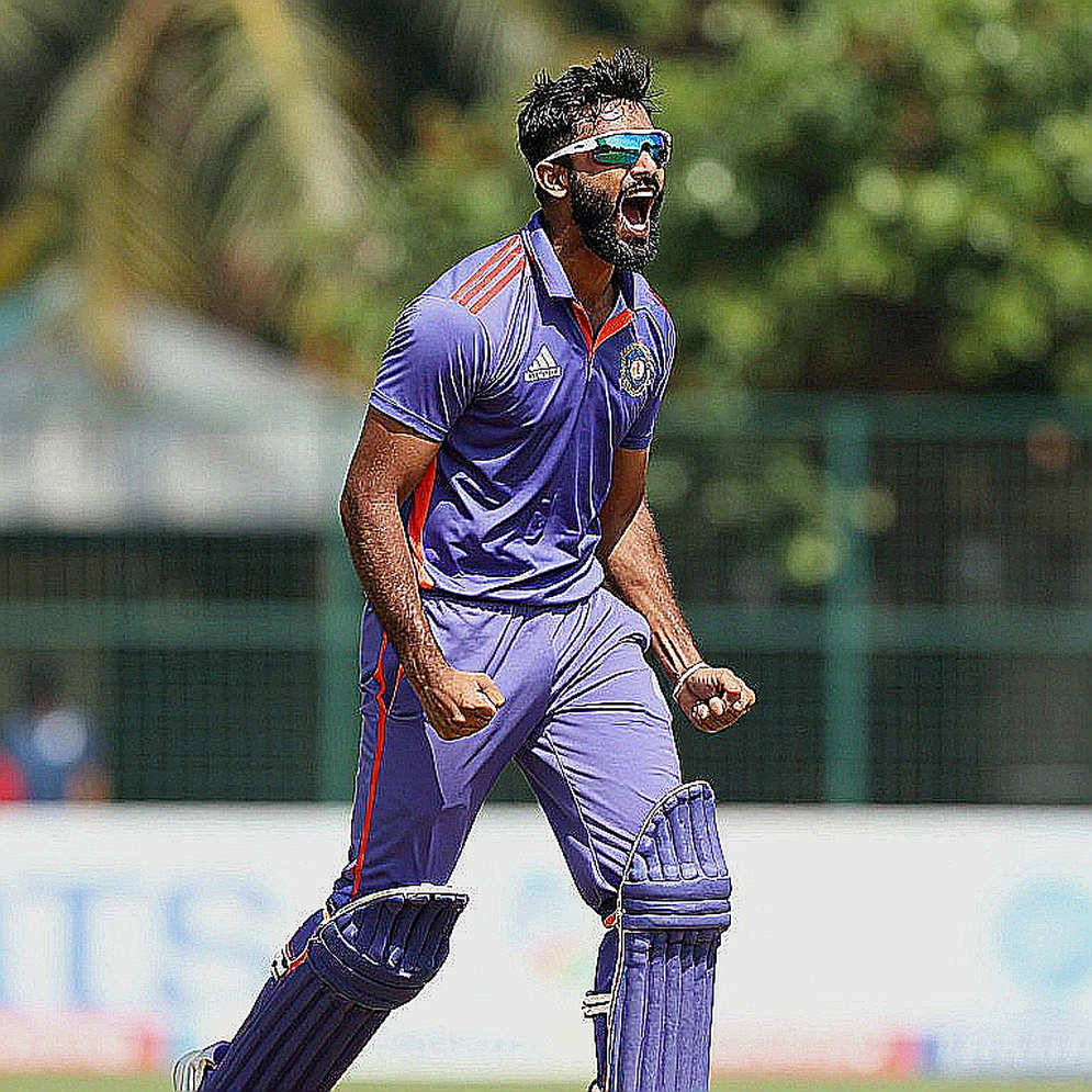 খাতা নিলামকে হারিয়ে দিল: সিলেট আর্কাইভে এক বাঁহাতির নীরবতা